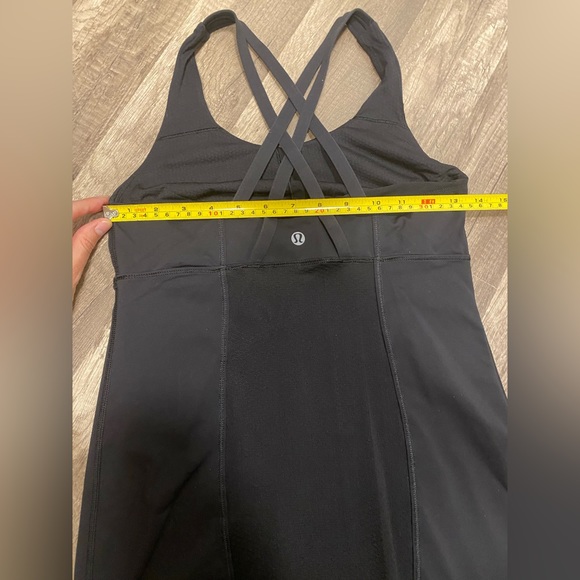 Lululemon - black with pattern size 6 top - Picture 5 of 5